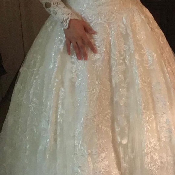 Wedding dress - Picture 3 of 3